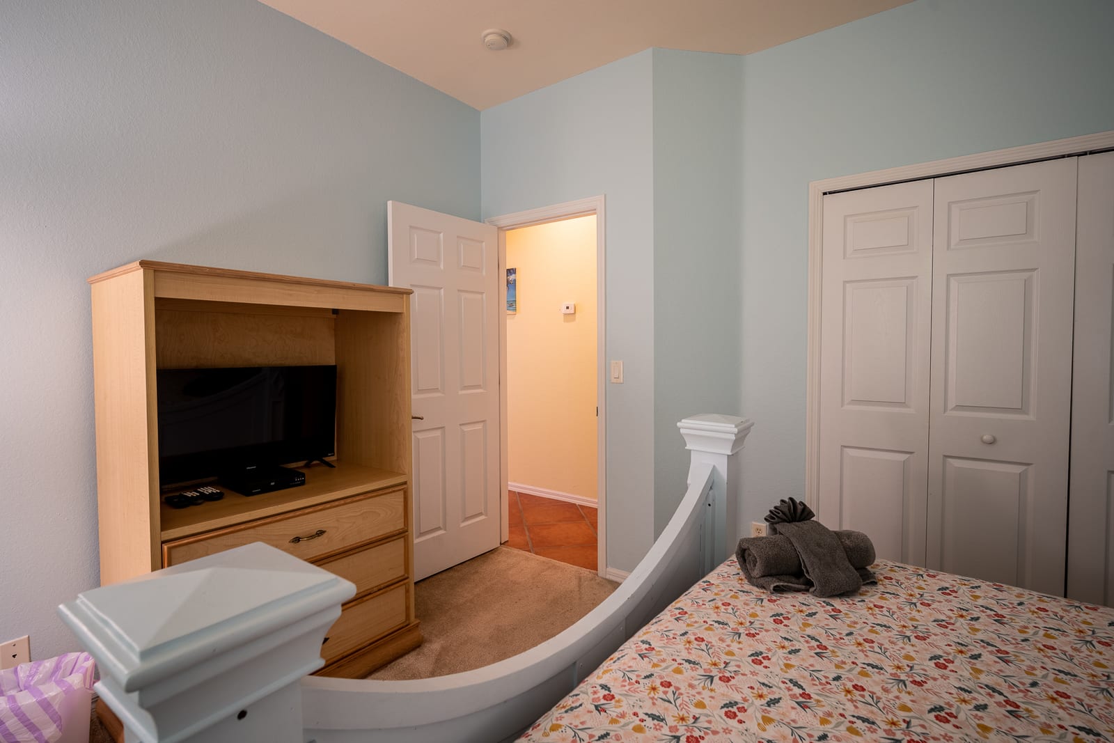 Cape Coral - Bedroom with TV