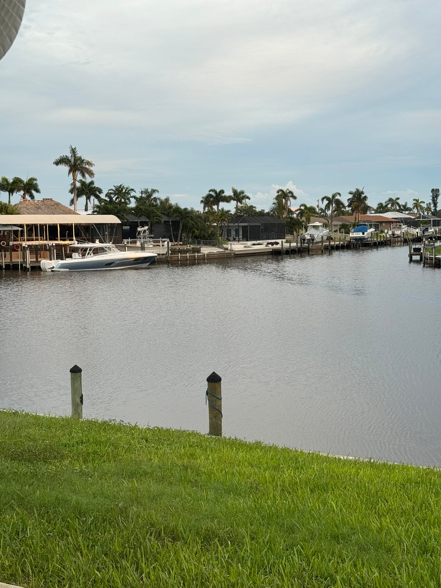 Bradenton - Waterfront homes along canal