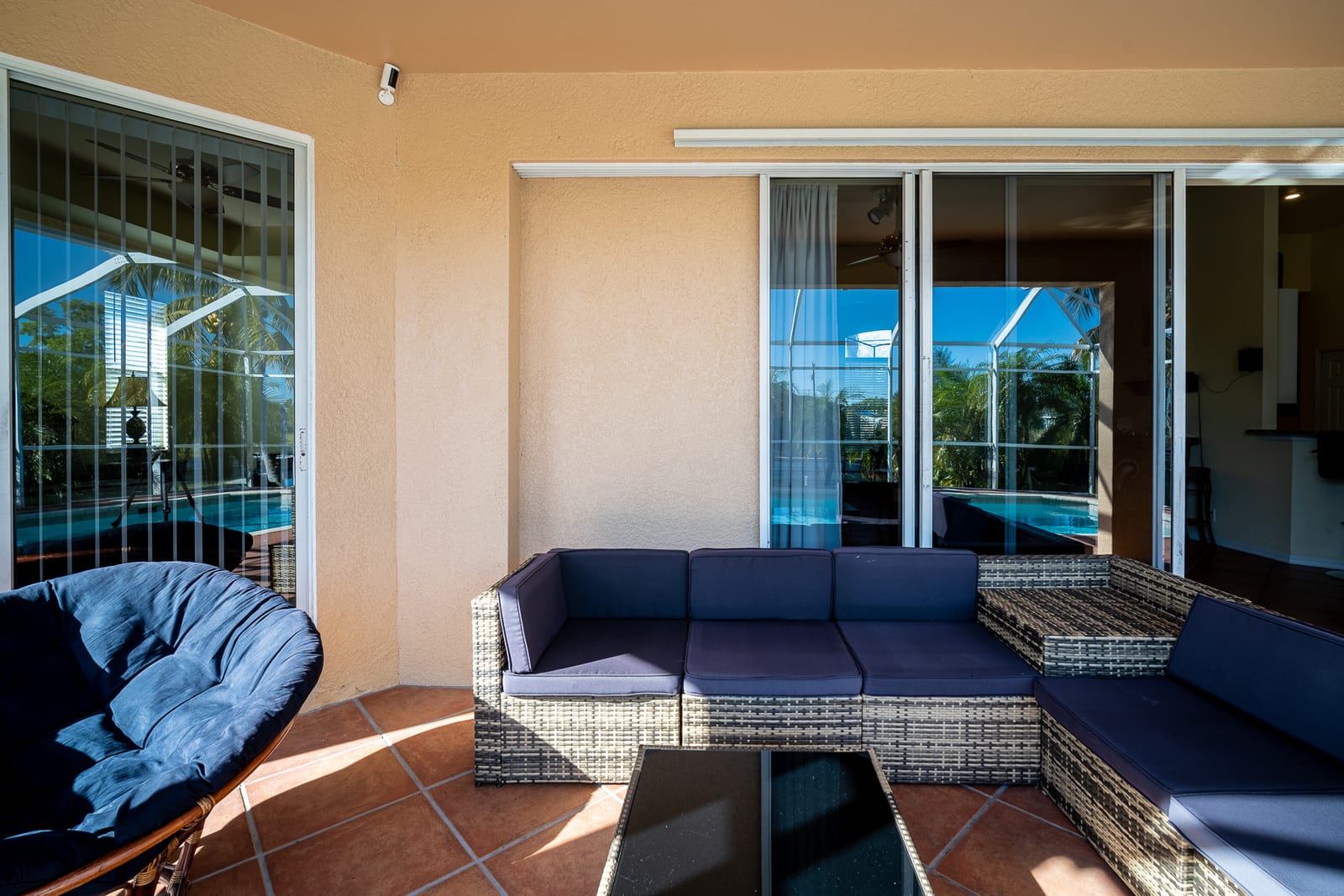 Cape Coral - Poolside seating area