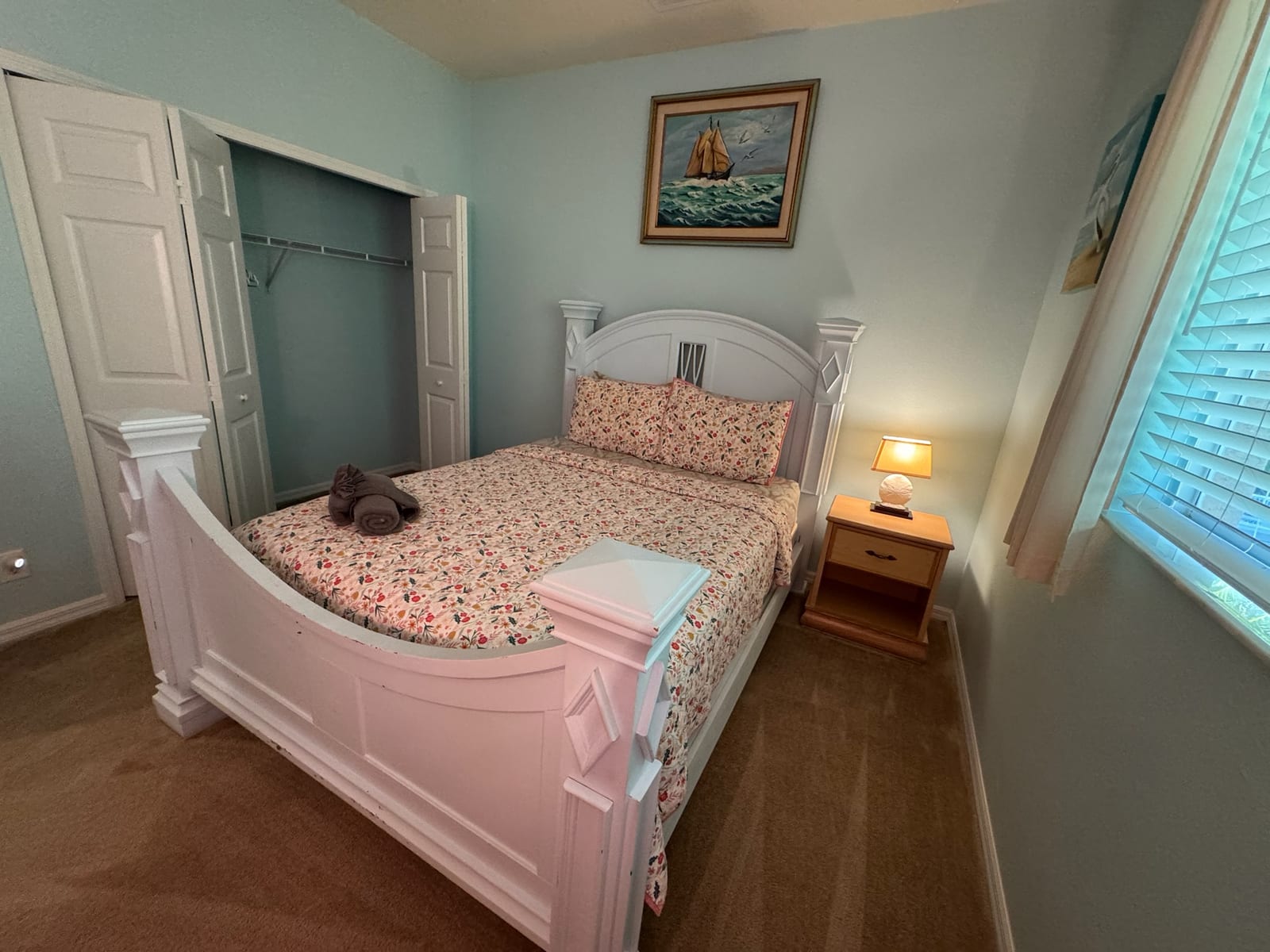 Cape Coral - Cozy bedroom with white furniture