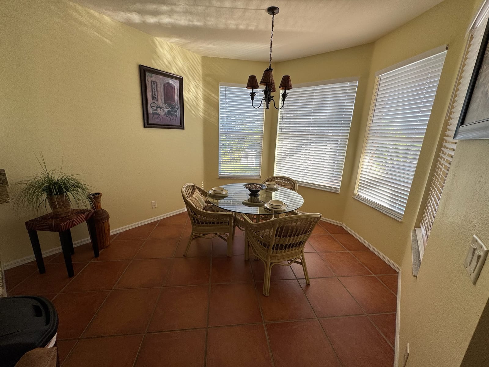 Cape Coral - Dining room with terracotta tile flooring