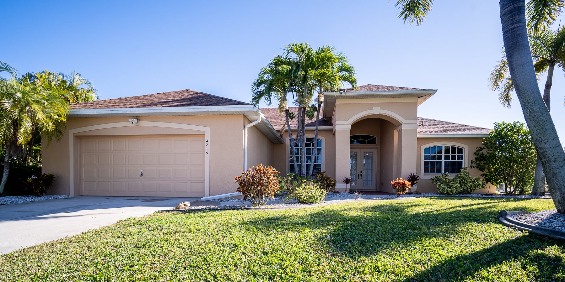 Cape Coral - Home with palm trees