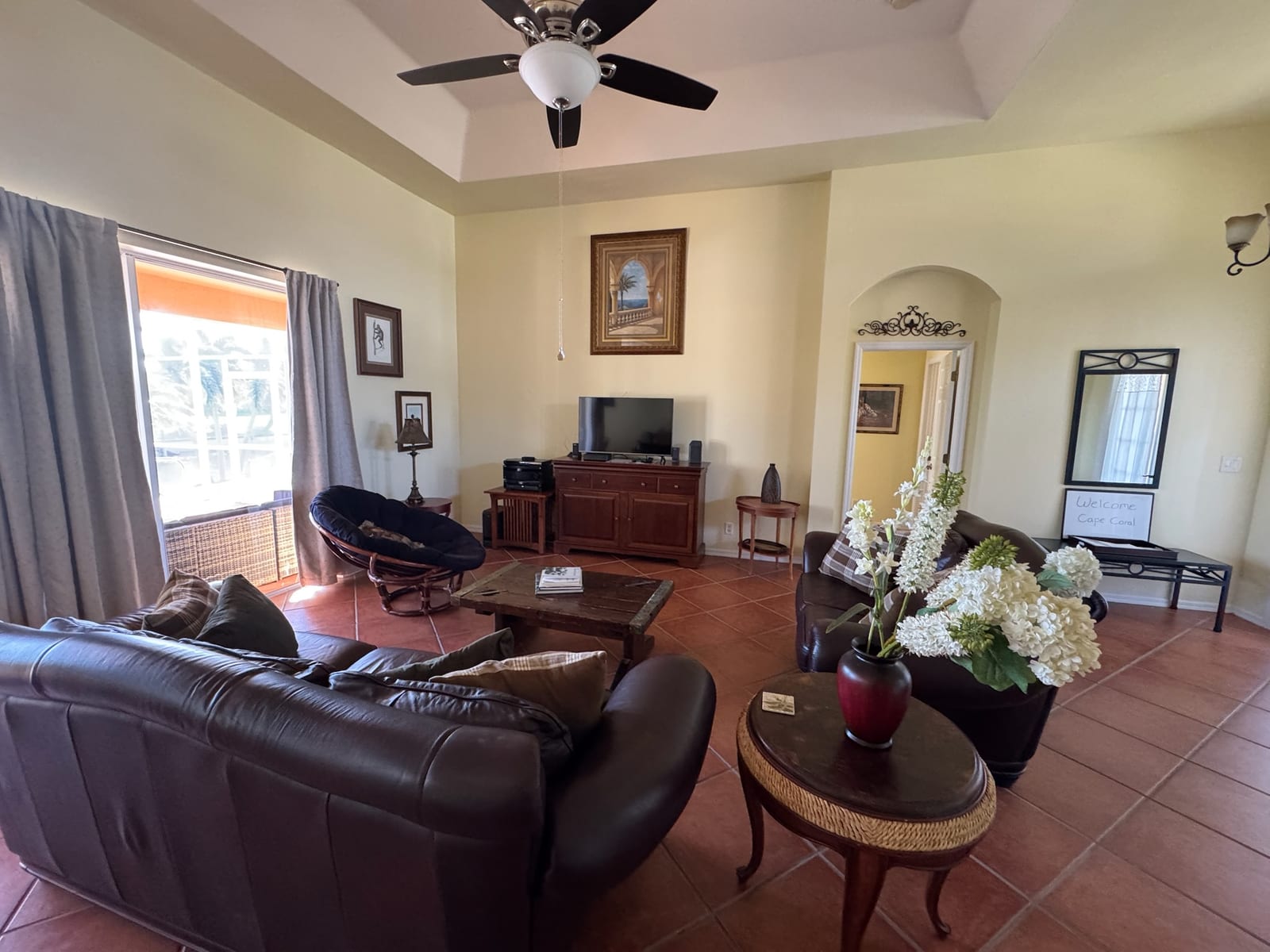 Cape Coral - Beautifully furnished living room