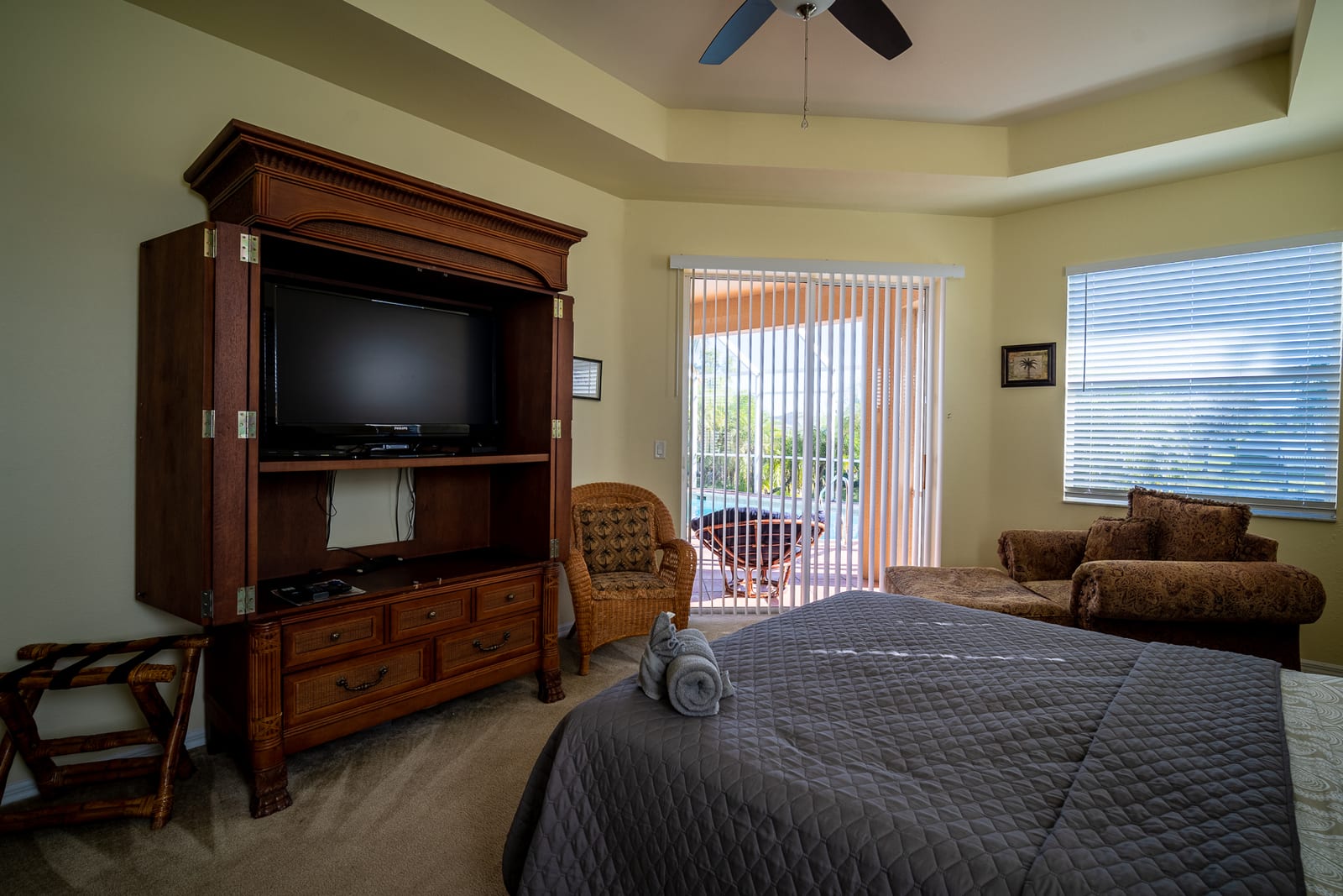 Cape Coral - Master bedroom with patio access