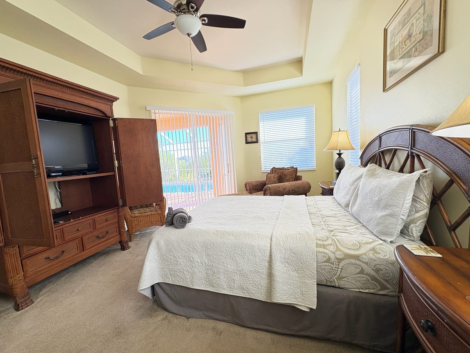 Cape Coral - Master bedroom overlooking pool