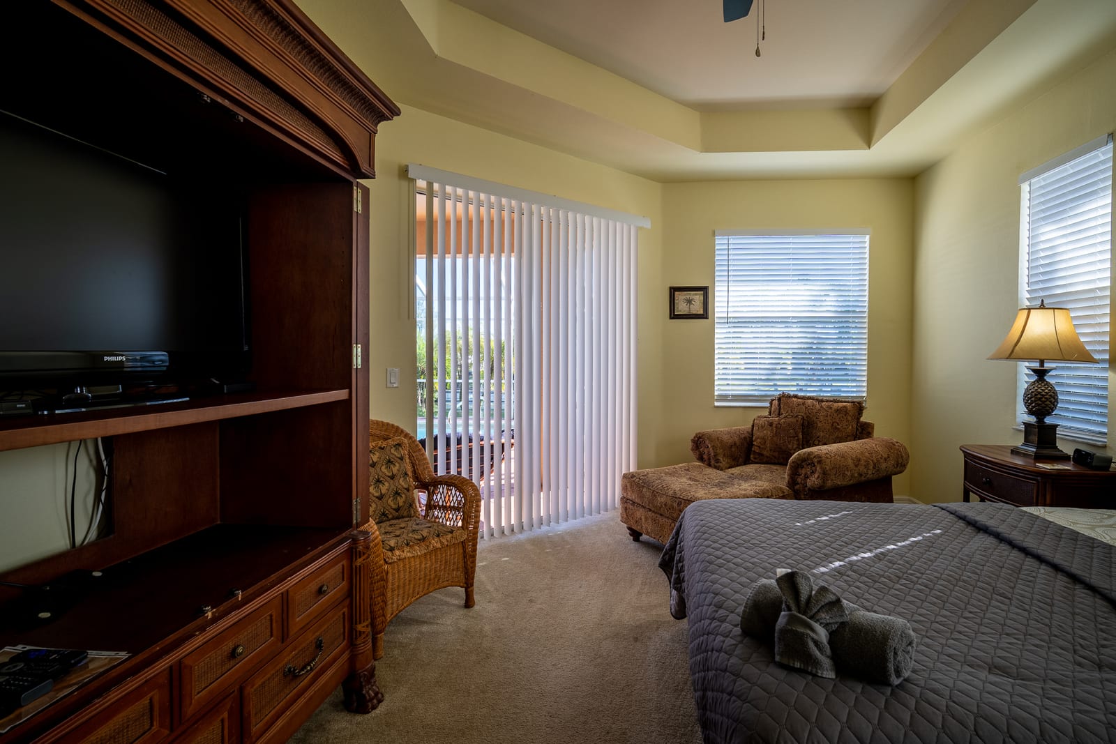 Cape Coral - Master bedroom with blinds
