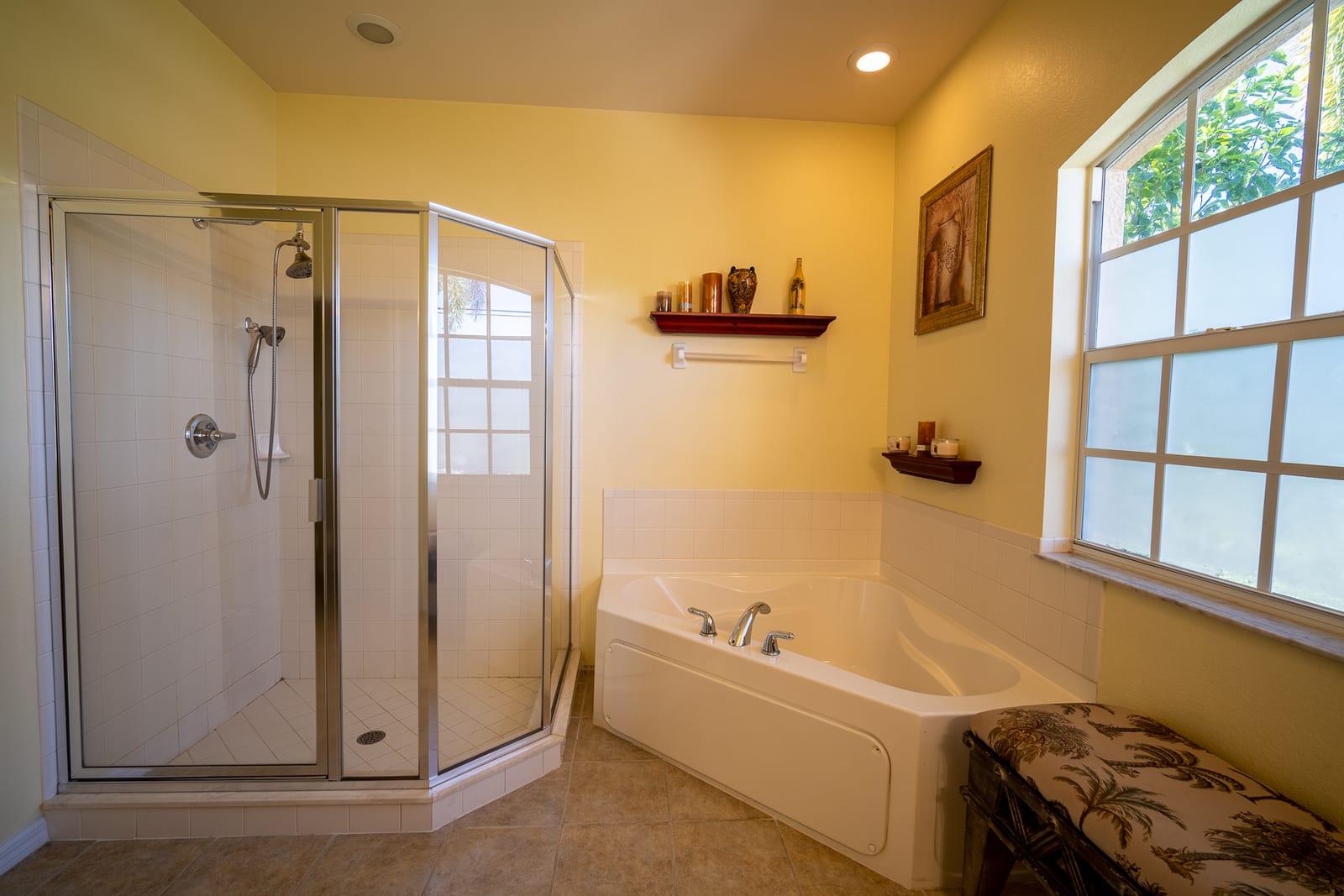 Cape Coral - Modern bathroom tub and shower