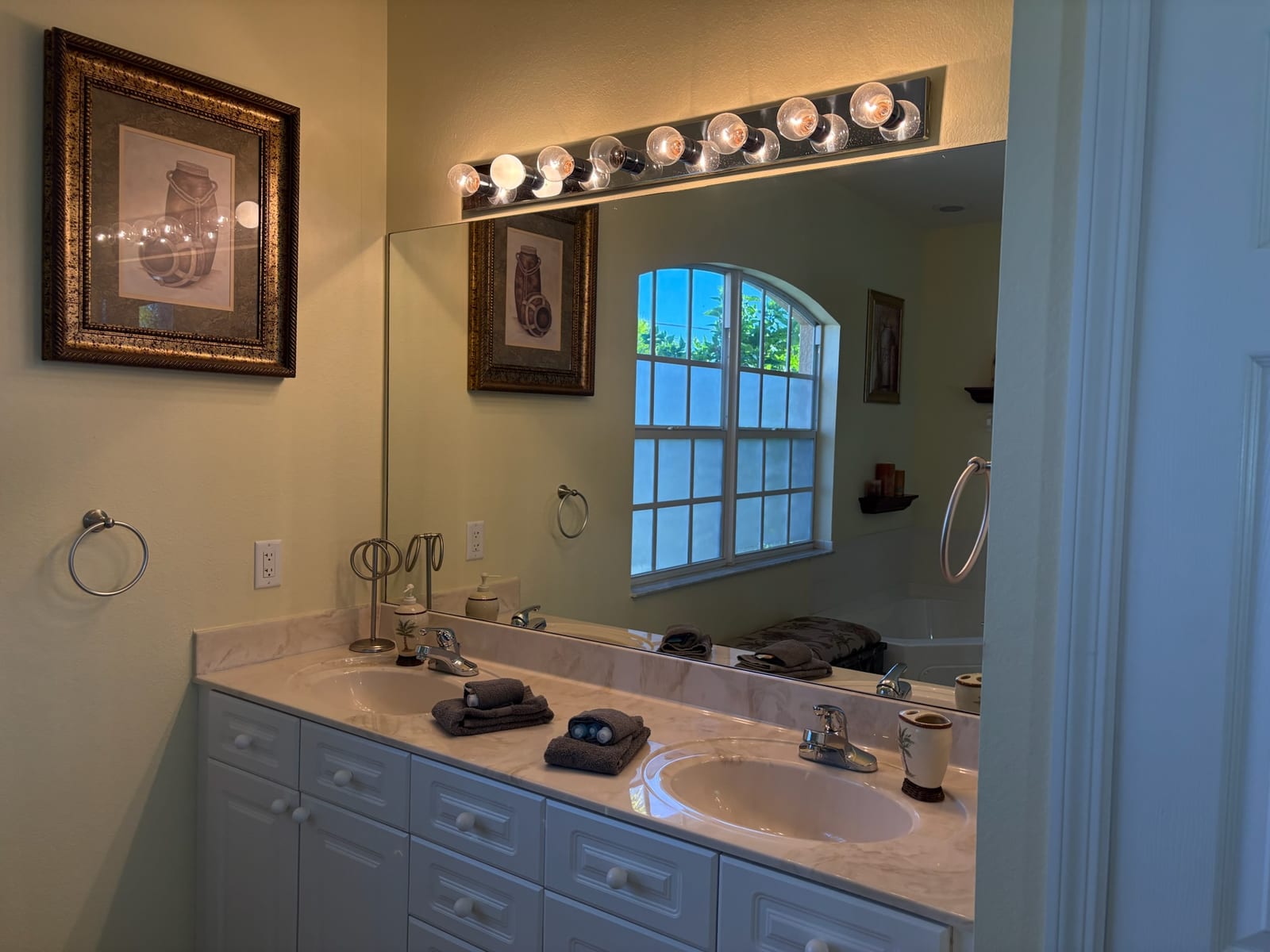 Cape Coral - Modern bathroom vanity and mirror