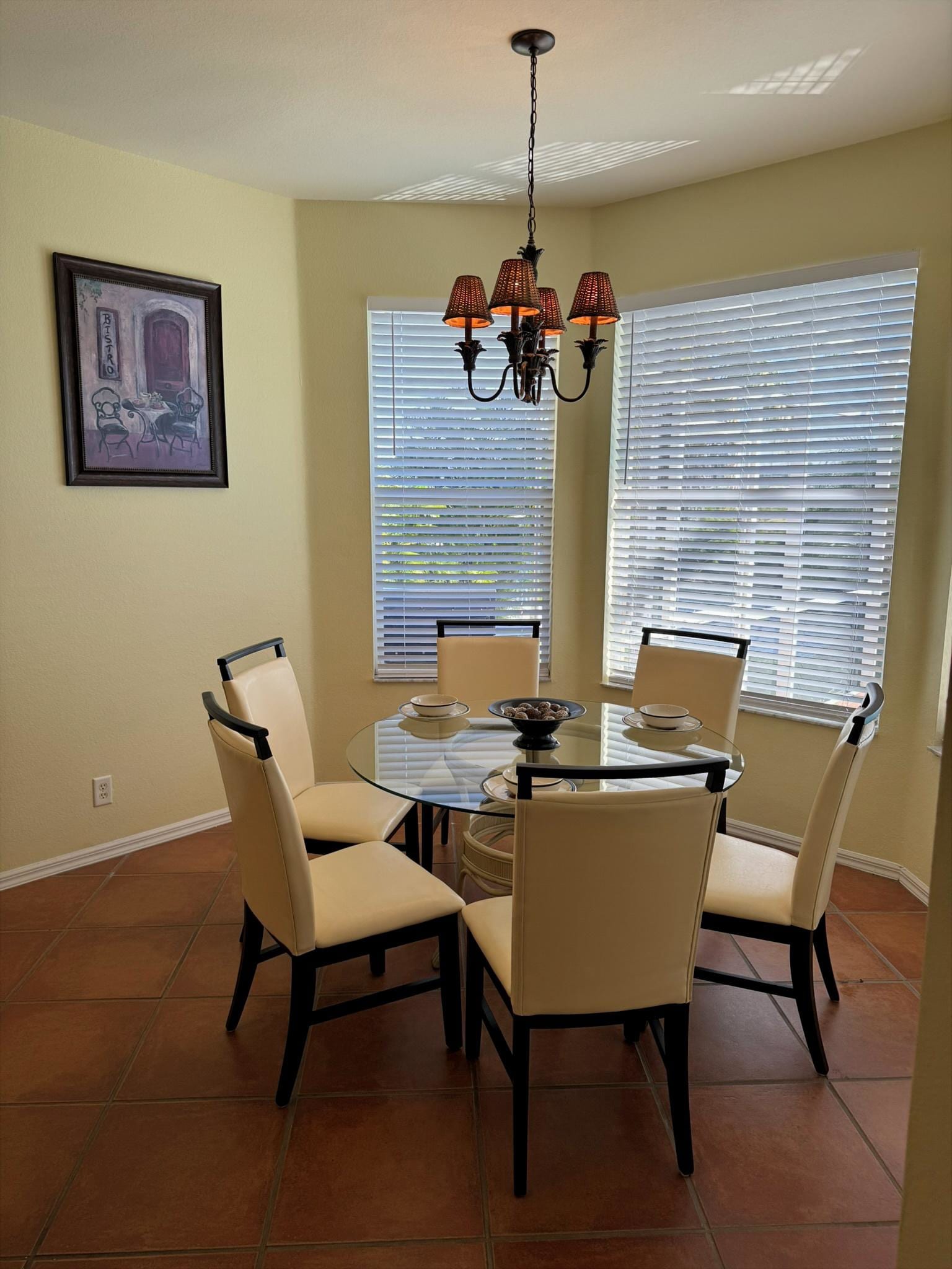Cape Coral - Modern dining room table