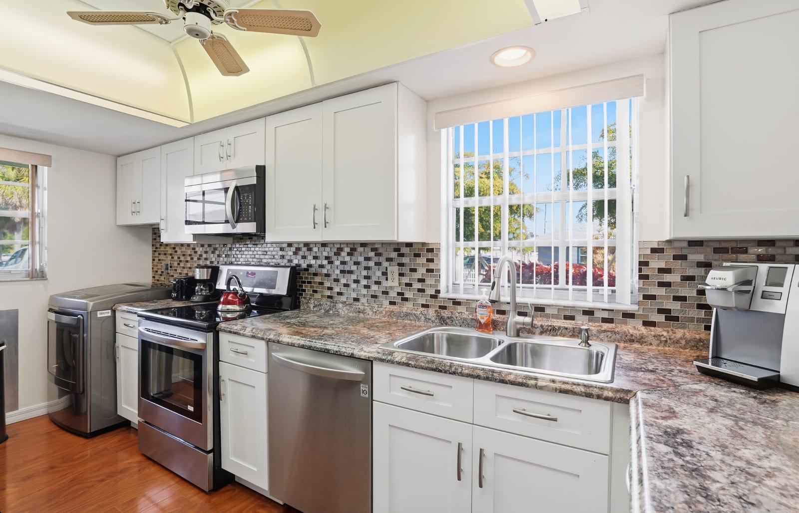 Bradenton - Modern white kitchen interior