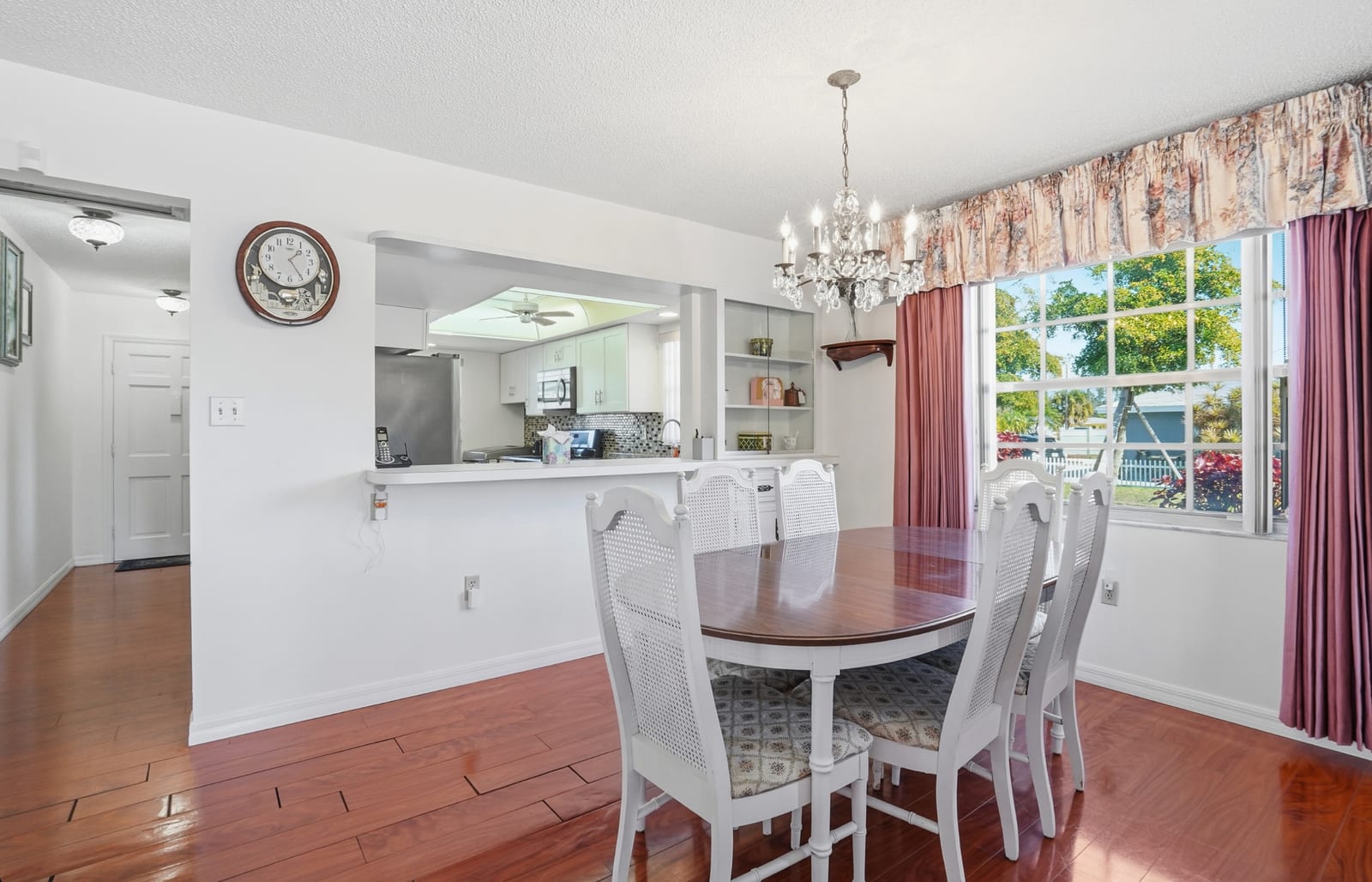 Bradenton - Open dining room and kitchen