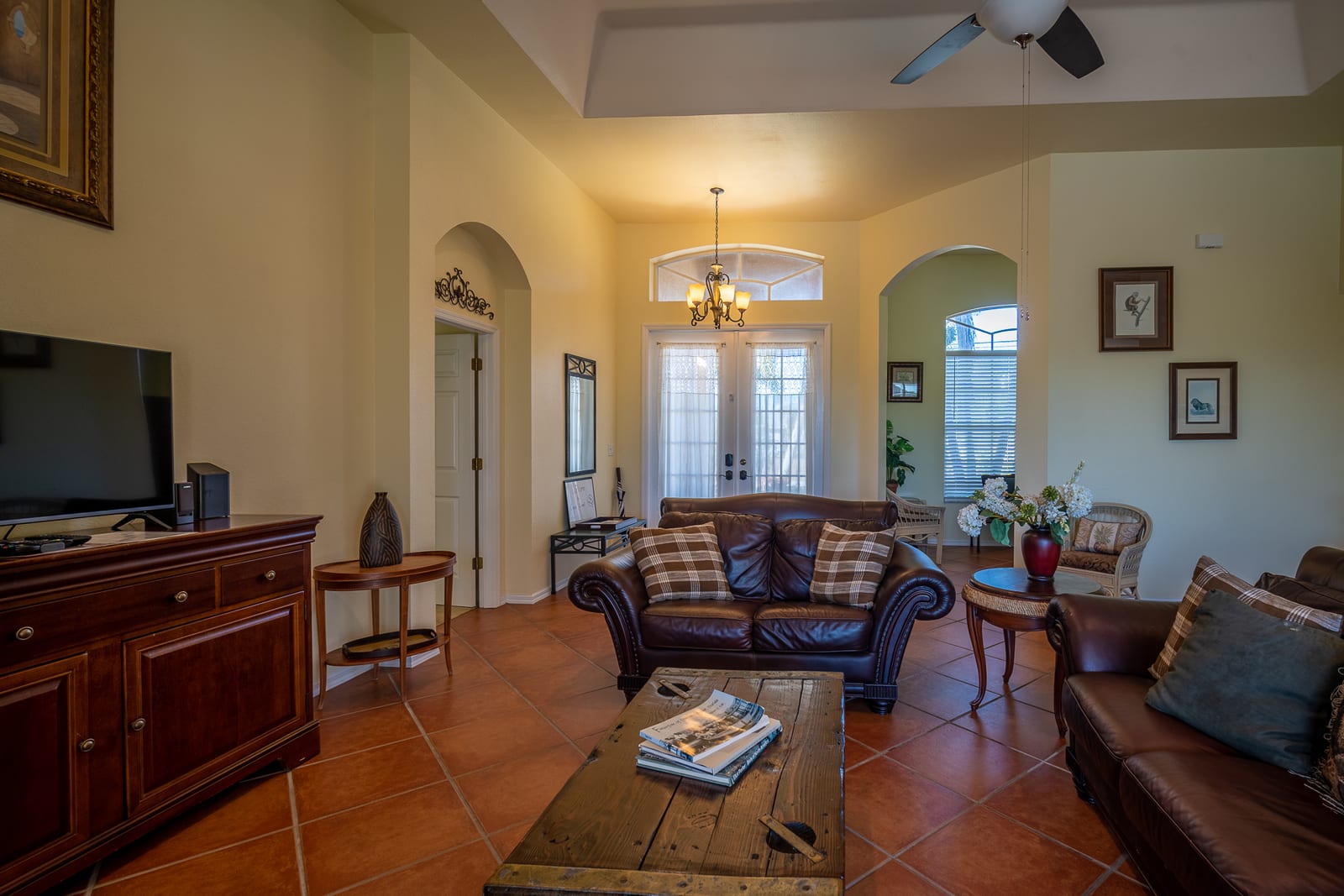 Cape Coral - Traditional living space