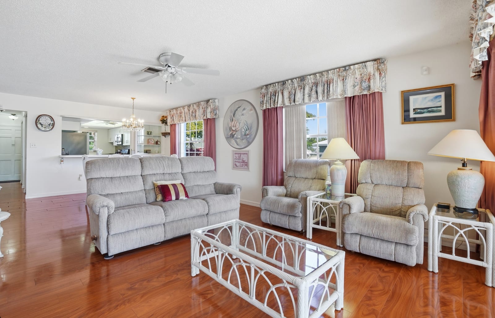 Bradenton - Traditional living room