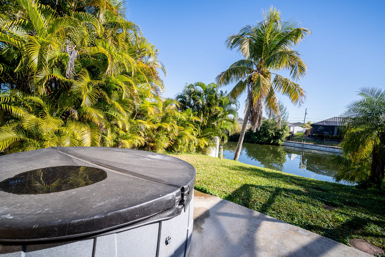 Cape Coral - Tropical hot tub area