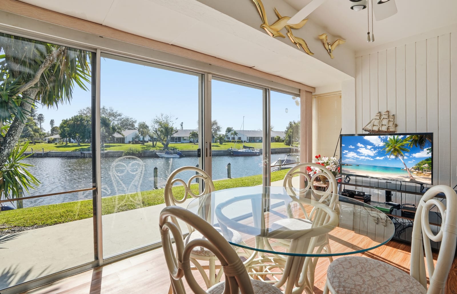 Bradenton - Dining room with waterfront view