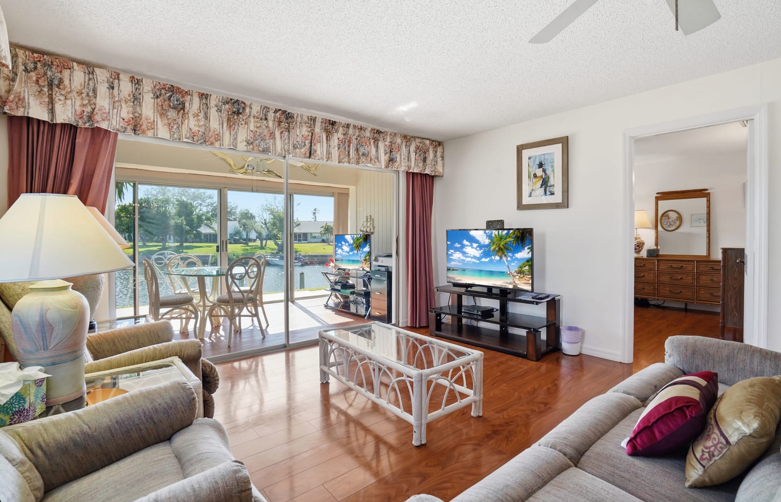 Bradenton - Spacious living room interior