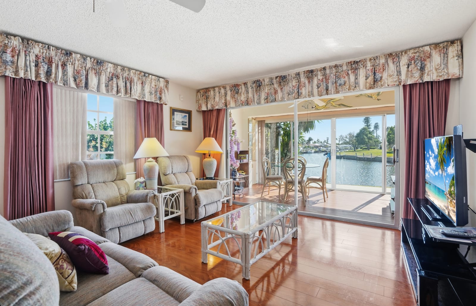 Bradenton - Waterfront living room interior