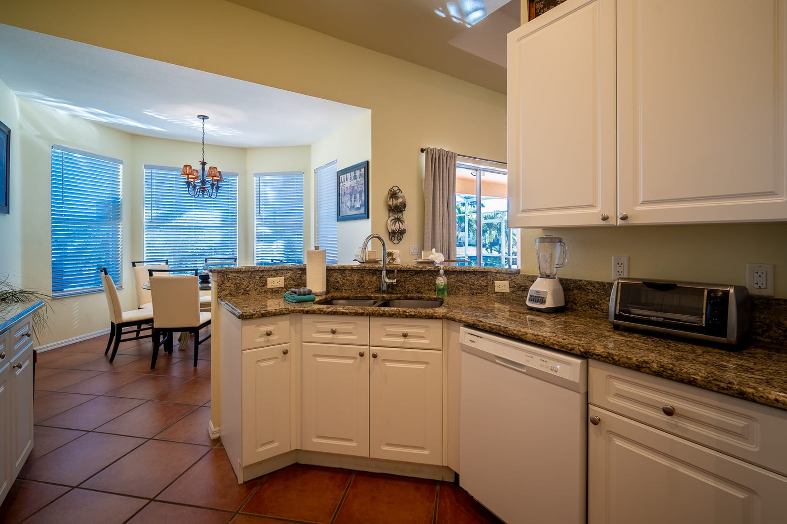 Cape Coral - White kitchen granite counters