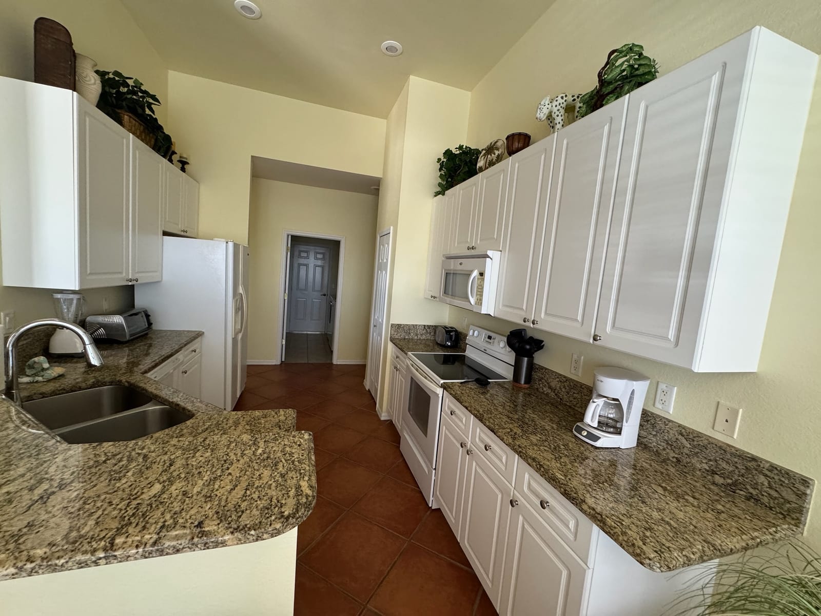 Cape Coral - Modern kitchen